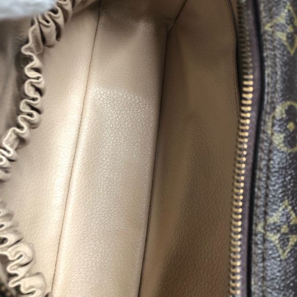 Louis Vuitton Paris Toilette 28 Bag, Monogram Canvas, Date: 822, February 1982. - Picture 10 of 15